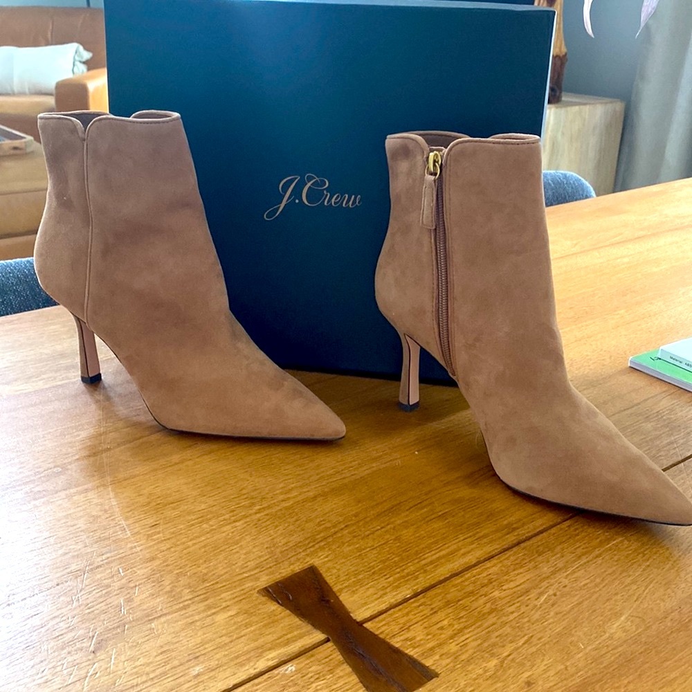 NIB J. Crew Kid Suede w/ Piping Lady Ankle Boots in Café Latte, Size 9 - Picture 3 of 6